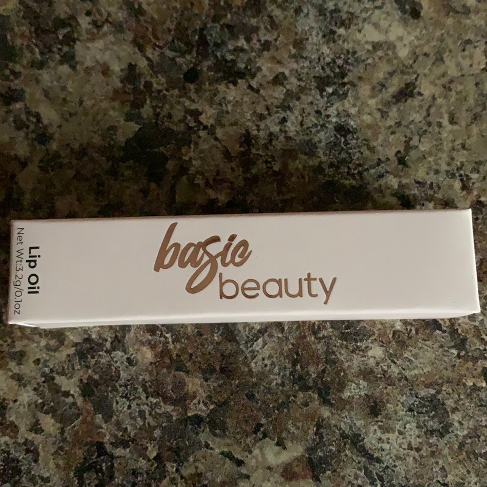 Basic Beauty- summer lip oil